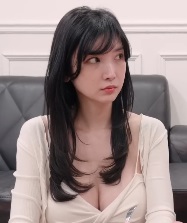 美女没钱付外卖费只好